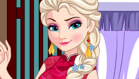 Elsa in China Dress Up